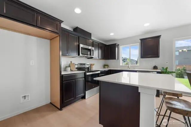 Photographs are for illustrative purposes only. Features, finishes, interior/exterior colors, landscaping and floorplan shown may vary from actual homes built.