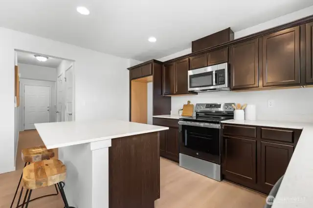 Photographs are for illustrative purposes only. Features, finishes, interior/exterior colors, landscaping and floorplan shown may vary from actual homes built.