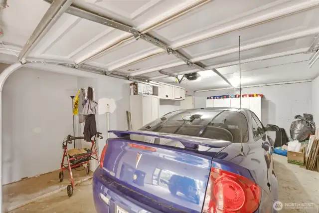 Spacious 1 car garage with workbench & extra storage