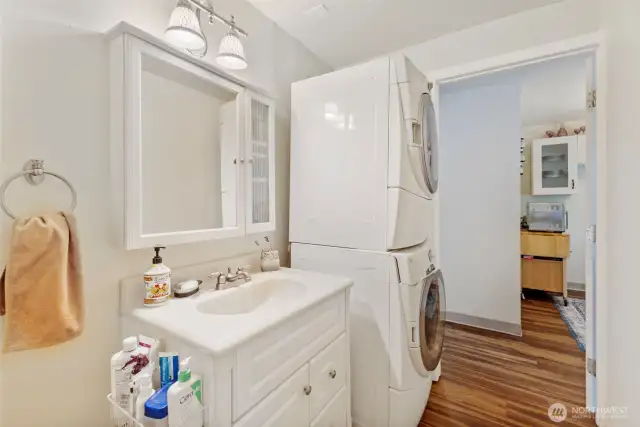 Laundry in 1/2 bath on the main