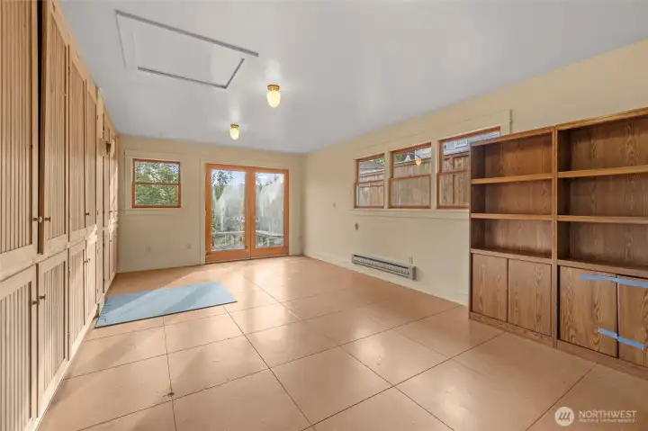 Bonus room with loads of storage