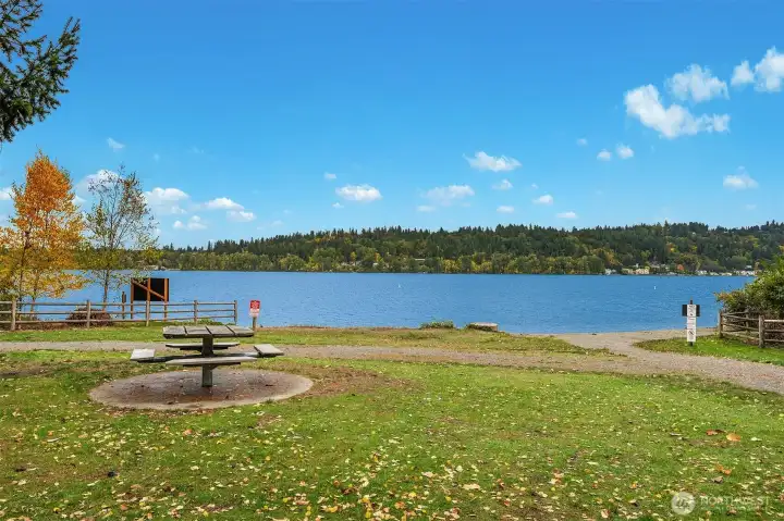 enjoy an easy stroll to Viewpoint park.