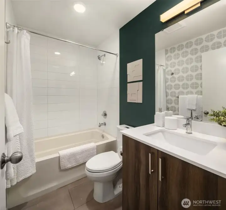 Full primary bathroom