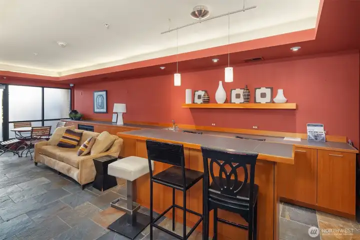 Owner's lounge with exterior acces to 66th.