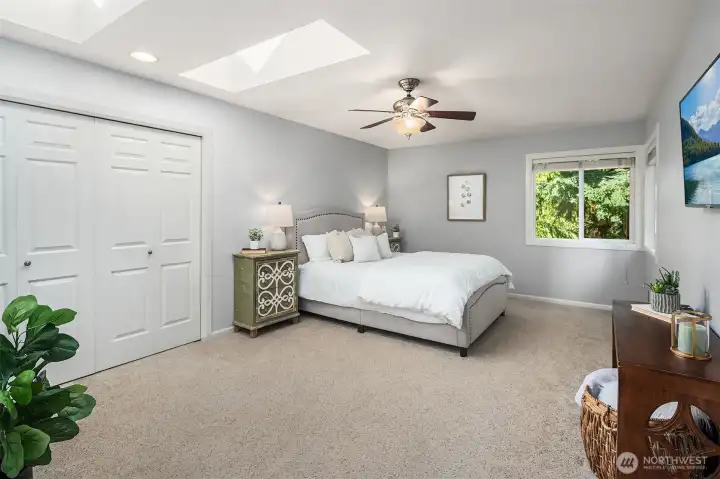 Upper level huge 4th bedroom/rec room