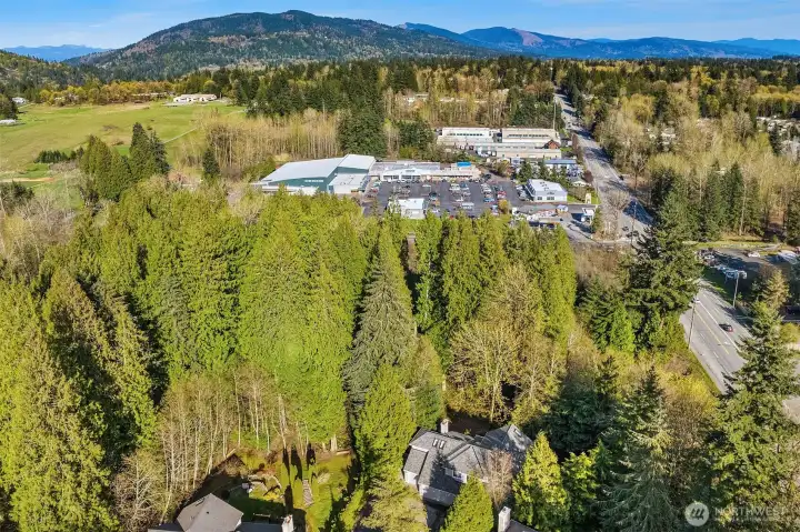 Just minutes away from Sno-King, coffee, restaurants and Coalfield Park.