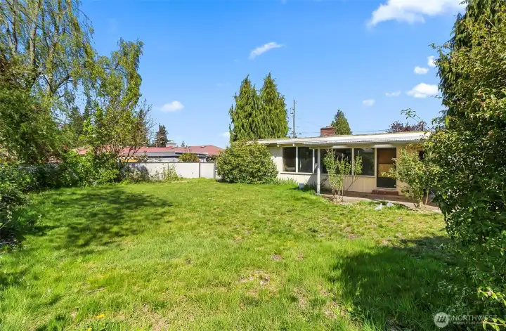 Spacious & Level Lot~