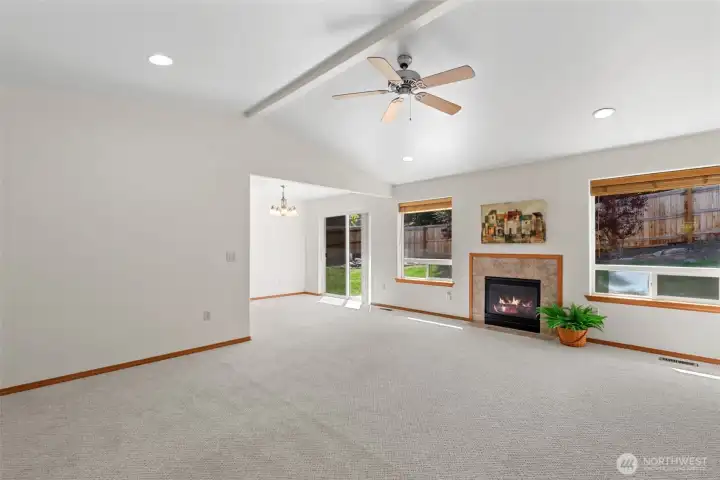 Nice floorplan flow living to dining