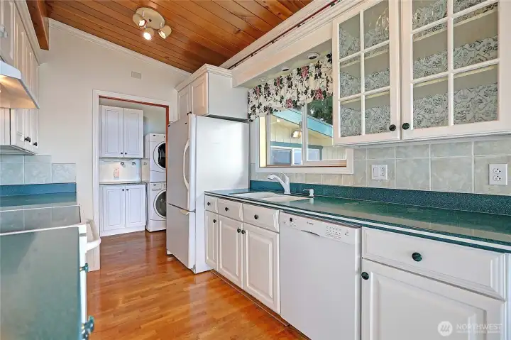 Tile Backsplashes and Great Storage~