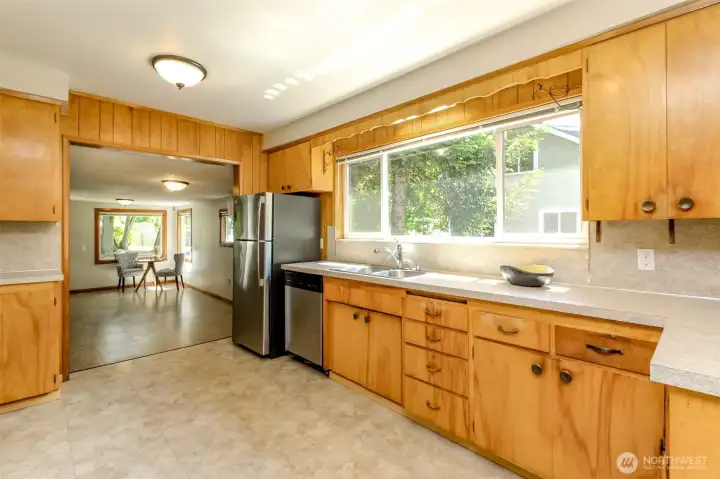 Main Floor Kitchen to Entyr/Dining Room