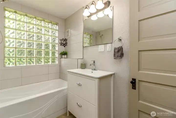 Main Floor Full Bath