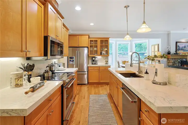 gorgeous open concept kitchen