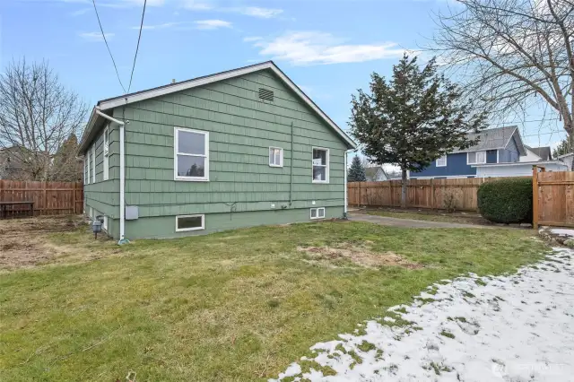 Fully fenced backyard!