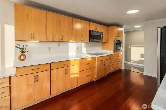 Updated Kitchen w Induction Stovetop
