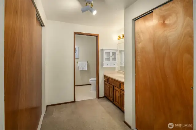 Double Closets ~ En-suite Bathroom