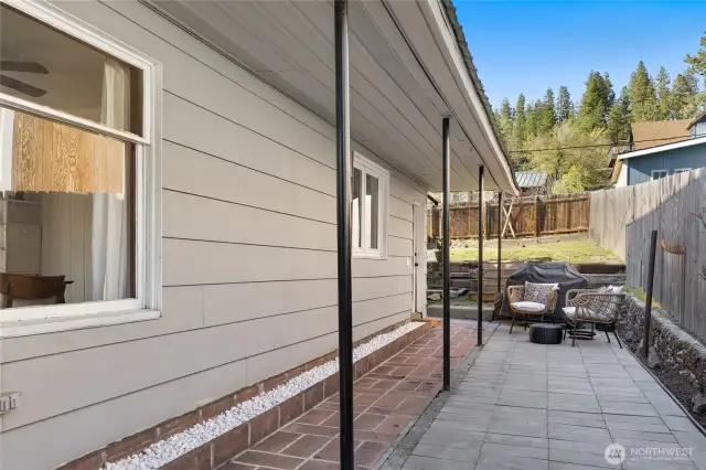 Covered side walkway to the backyard.