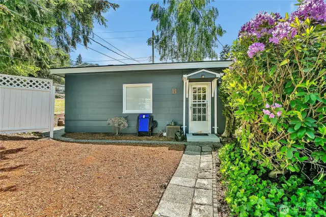 500 sqft, 1 bed/1 bath Cottage. Great rental opportunity or mother-in-law option!