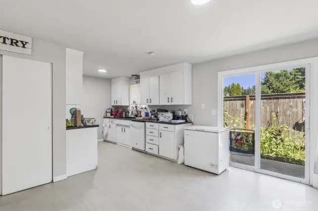 Unit B Kitchen & Pantry