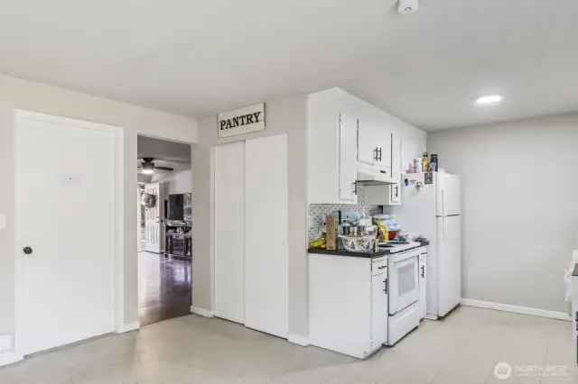 Unit B Kitchen & Pantry