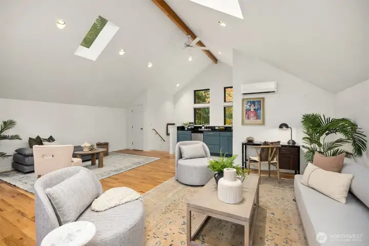 The guest space has a private exterior entrance and a 3/4 euro bath.