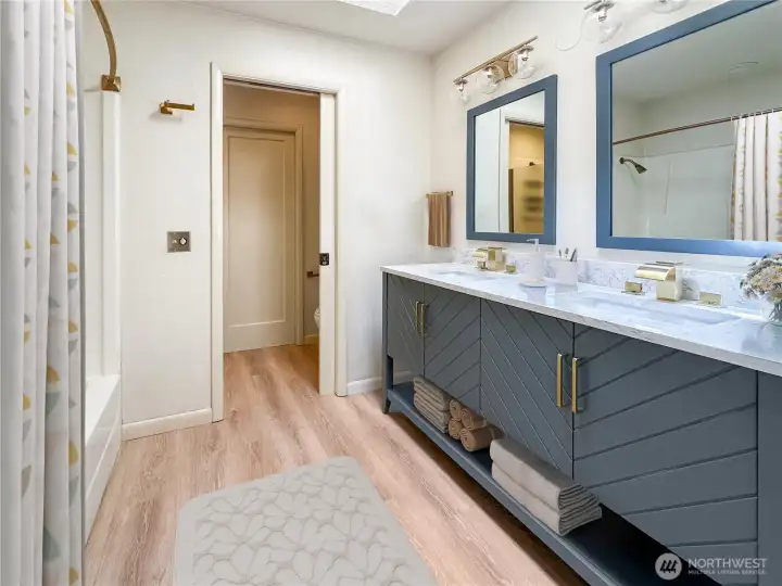 primary suite bathroom vitually staged