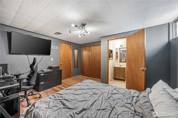 Bonus room with connected 1/2 bath