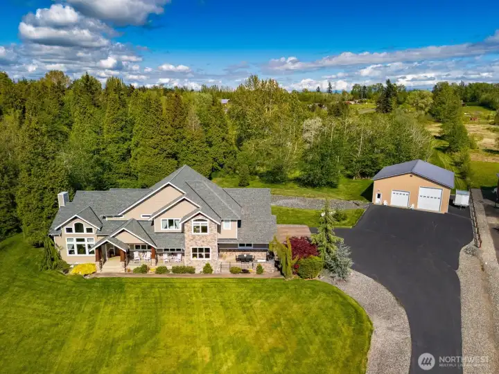 5 Acre LRefined Luxury Living