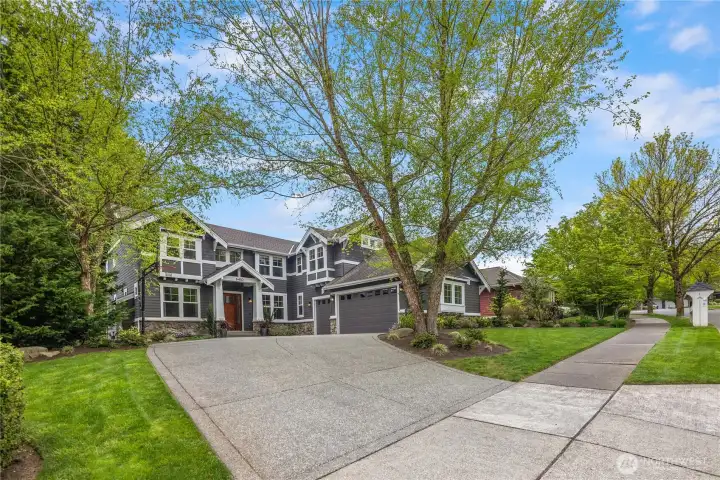 Live on one of Snoqualmie Ridge most desirable street!  Fairway Place ~