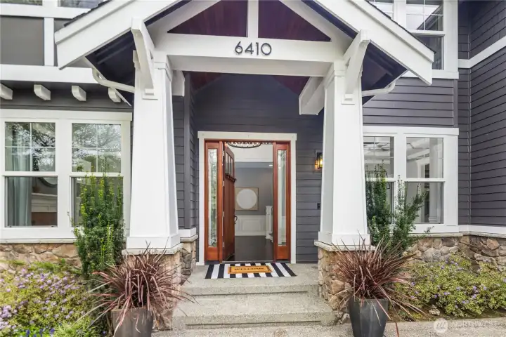Welcome to 6410 Fairway Pl SE