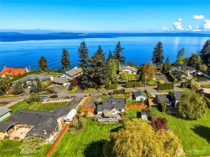 Located across the street from the multi million dollar bluff homes.