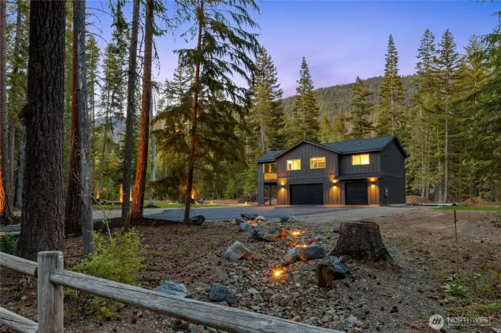 The landscape lighting add such a nice touch to an already amazing place.