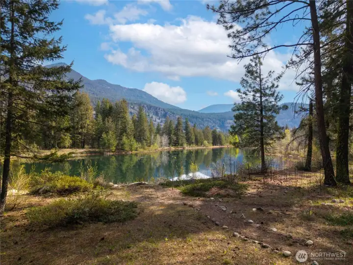 Walk to lake trails, Methow Trails, or the National Forest right from your front porch. This location offers unparalleled access to outdoor adventures, making it perfect for nature enthusiasts and those seeking an active lifestyle.