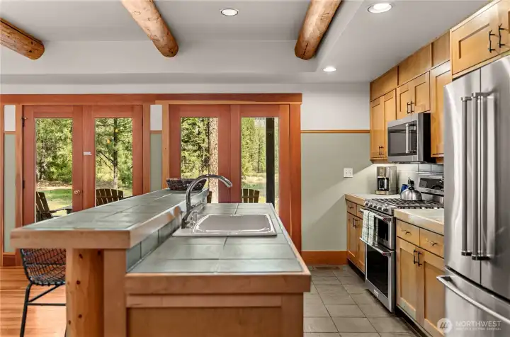Airy spaces and excellent natural light capture create a bright and inviting atmosphere, enhancing the overall feel of the property.