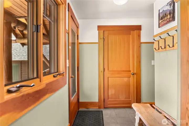 P Practical entryway for gear and boot removal is perfectly suited for Mazama's four-season climate. A half bathroom adjoins the mudroom space. The mudroom serves as a central hub, keeping outdoor elements contained and making the transition into the home smoother for everyone.