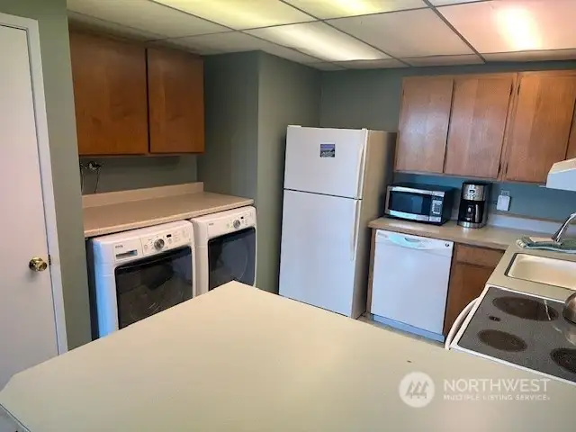 Kitchen w/ washer & dryer