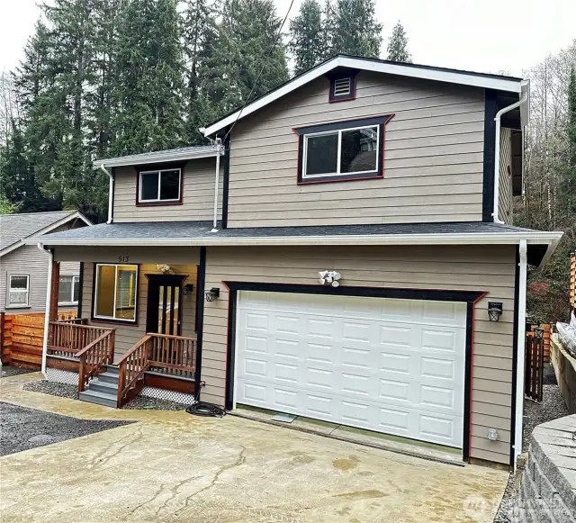 Covered Front Entry Way, Perimeter Lighting, Attached 1 Car Garage