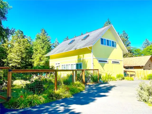 Welcome to your bright and cheery home!