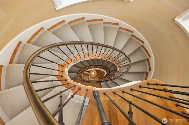 A better look at that incredible staircase.