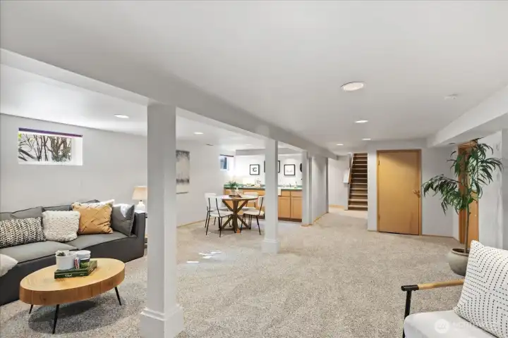 Finished basement with 2 more rooms, 3/4 batha workshop area, laundry room and a sauna