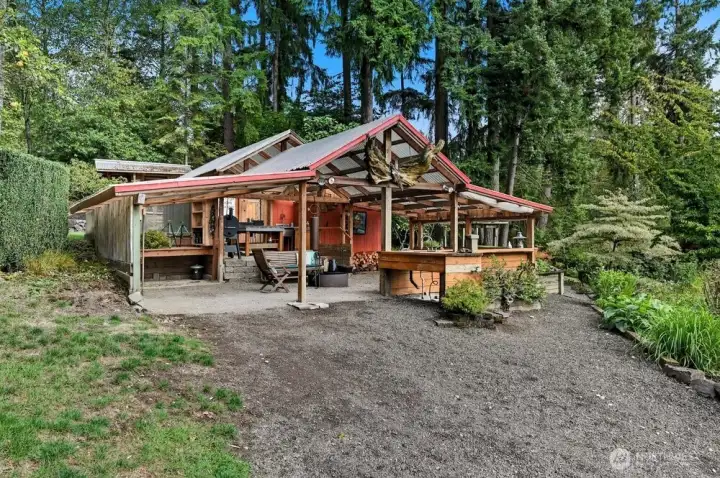 Outdoor Kitchen