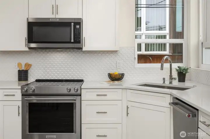 Great layout with tons of storage!