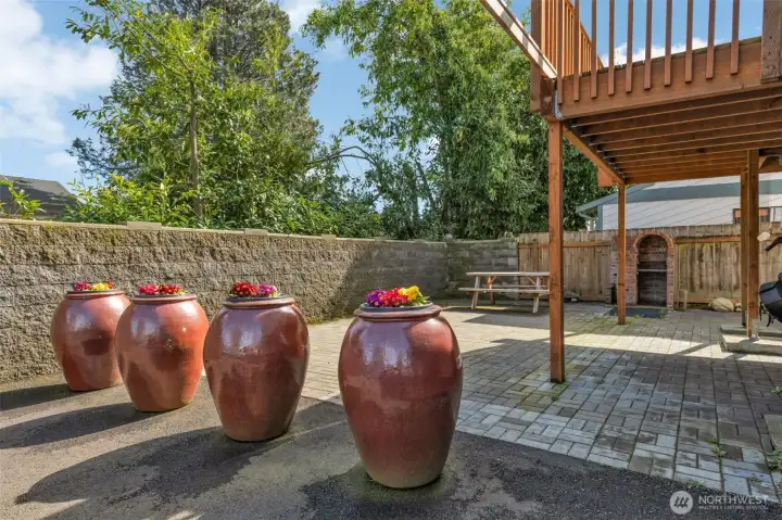 This unit overlooks the common area for the complex.