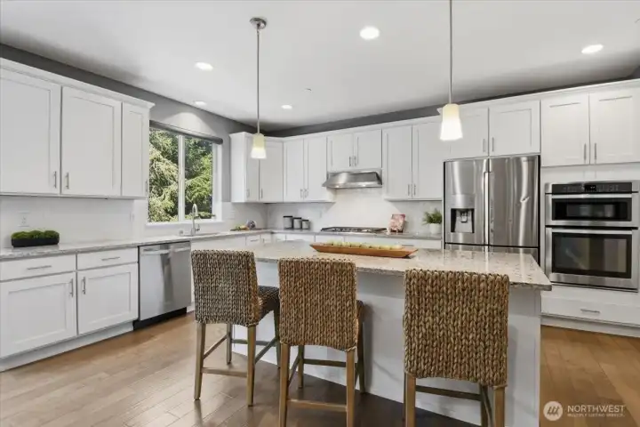 upgraded kitchen cabinets w/ galley kitchen package
