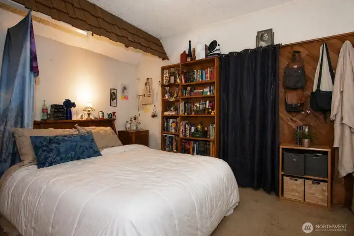 Photo has been AI touched up with items. Remove removed.
