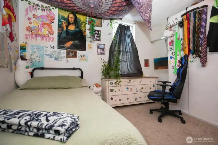 Photo has been AI touched up with items. Remove removed.