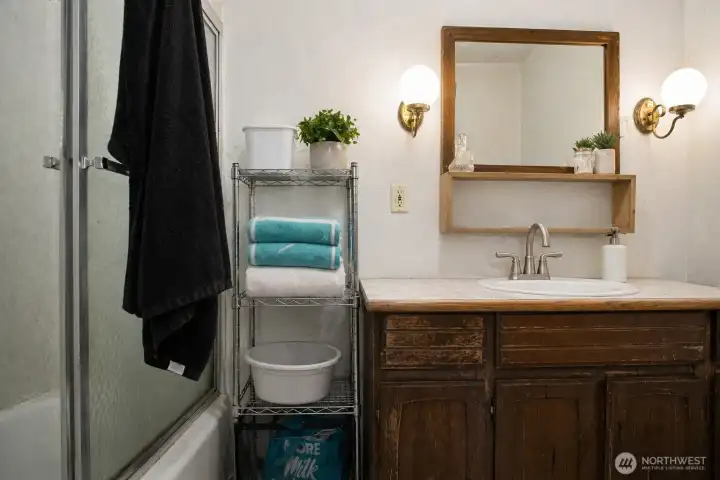 Photo has been AI touched up with items. Remove removed.