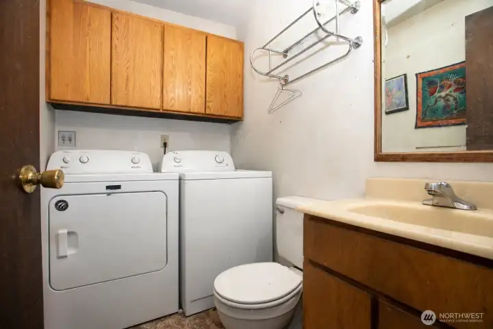 Photo has been AI touched up with items. Remove removed.