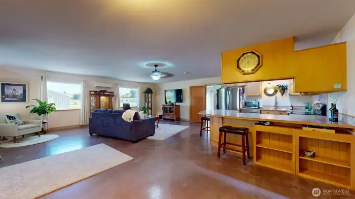 Livingroom / Dining Area