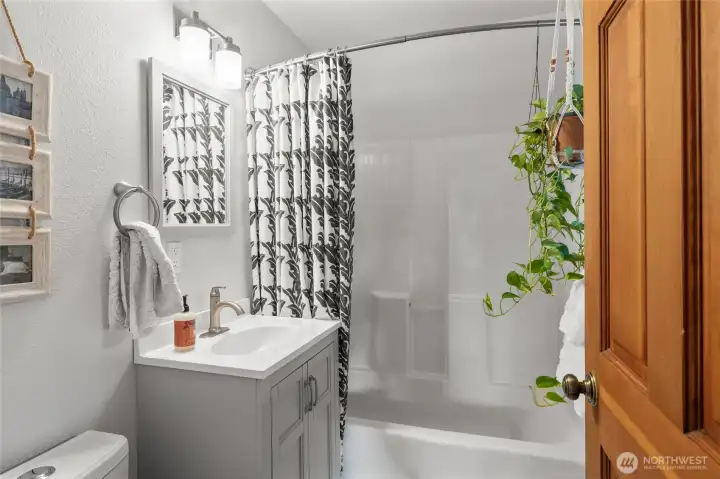 Primary ensuite bathroom.