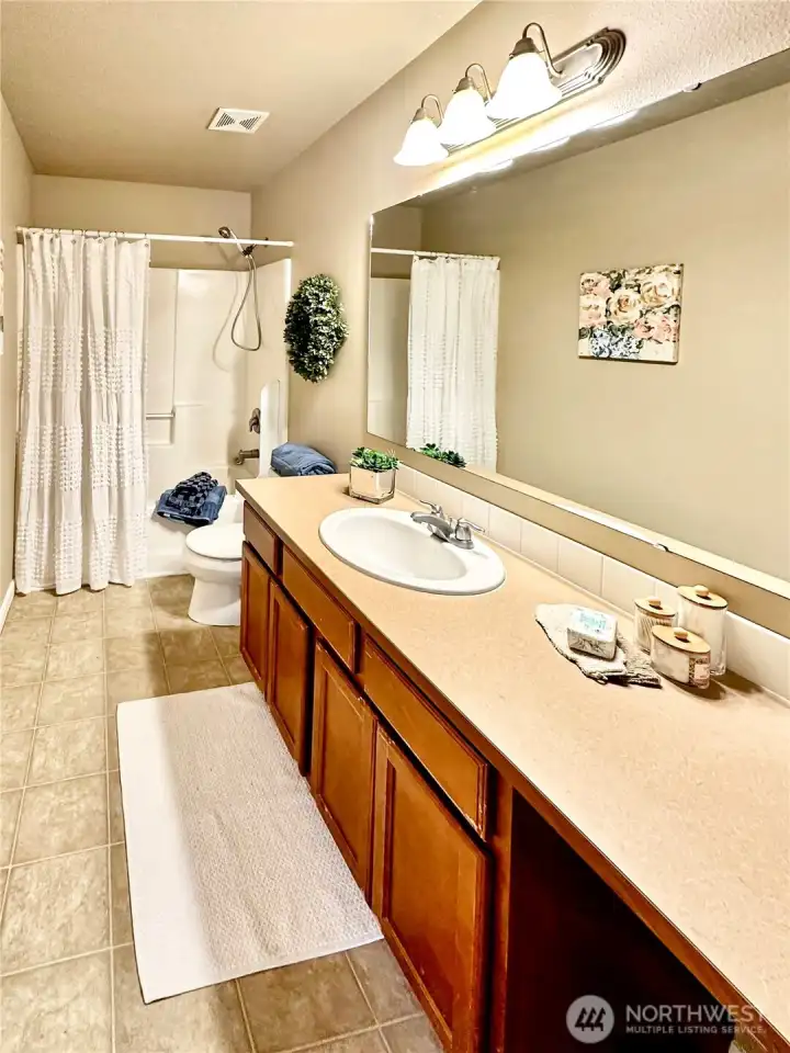 The upper floor guest bath is located between the two guest bedrooms and just off the family room.